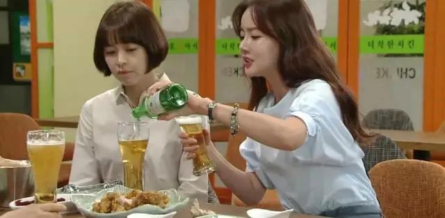 韩剧同款首饰,宋仲基片场被拍与宋慧乔同款卫衣