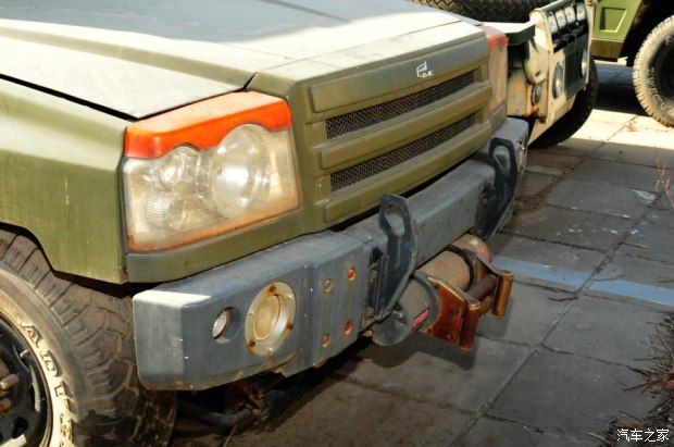 北汽军用勇士视频,国产伞兵突击车越野视频