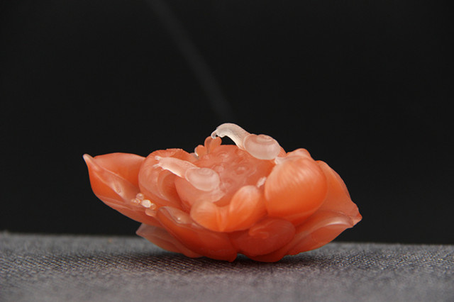 南红玛瑙戴久啦会变吗 (南红玛瑙是越来越便宜吗)