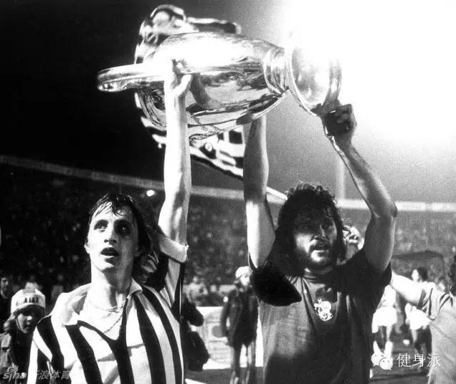 足球约翰克鲁伊夫,约翰·克鲁伊夫踢球风格