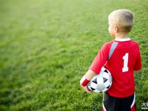 国足赢了发的文字,国足在输球这条路上越走越稳