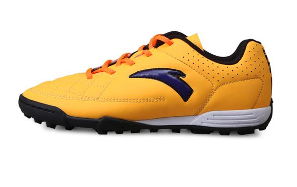 山寨足球鞋,安踏雄狮足球鞋郑智