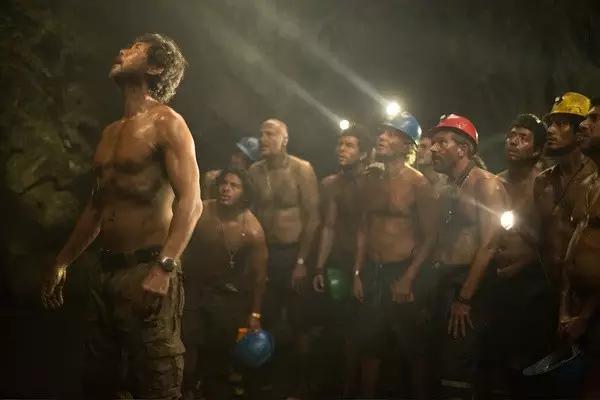 33名矿工被困地心69天后全部生还,地心营救真实事件埋在地下两个月