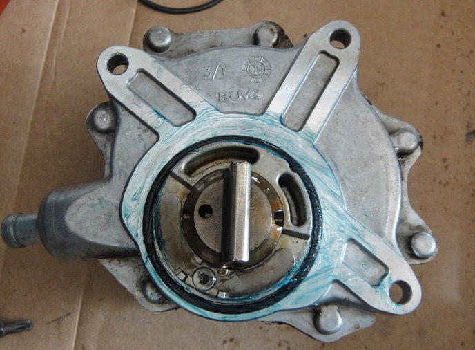 鲍斯真空泵排气口漏油,单级旋片真空泵漏油怎么解决