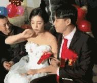 我舌头长,舌头根两边长疙瘩是什么病