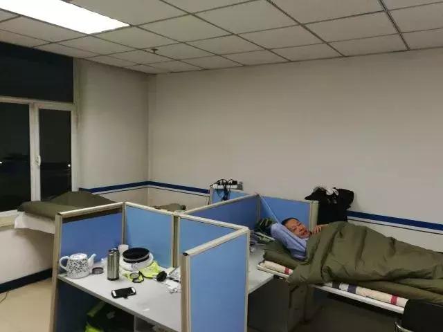 国庆节放假期间交警执勤吗,国庆节期间交警会贴条吗