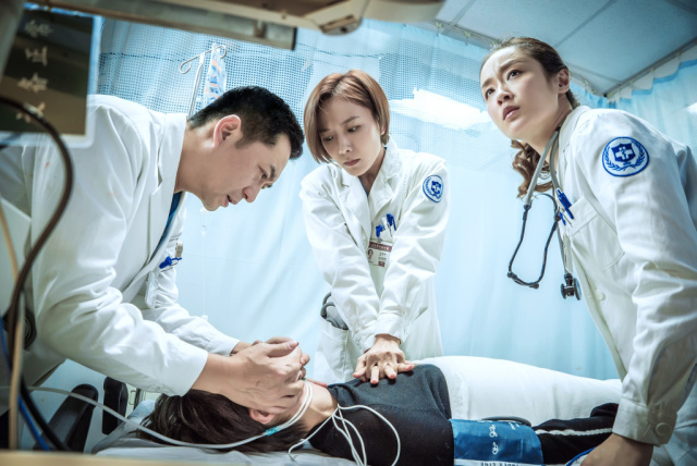 国庆追剧指南丨雷佳音、张嘉译、袁泉、王珞丹，总有一款适合你！