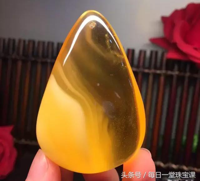 最好的蜜蜡是怎样的,300块钱可以买到什么品质的蜜蜡