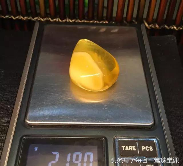 最好的蜜蜡是怎样的,300块钱可以买到什么品质的蜜蜡