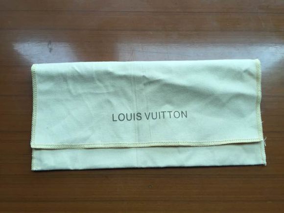 怎么看lv真假腰包,怎么看lv包的真假鉴别