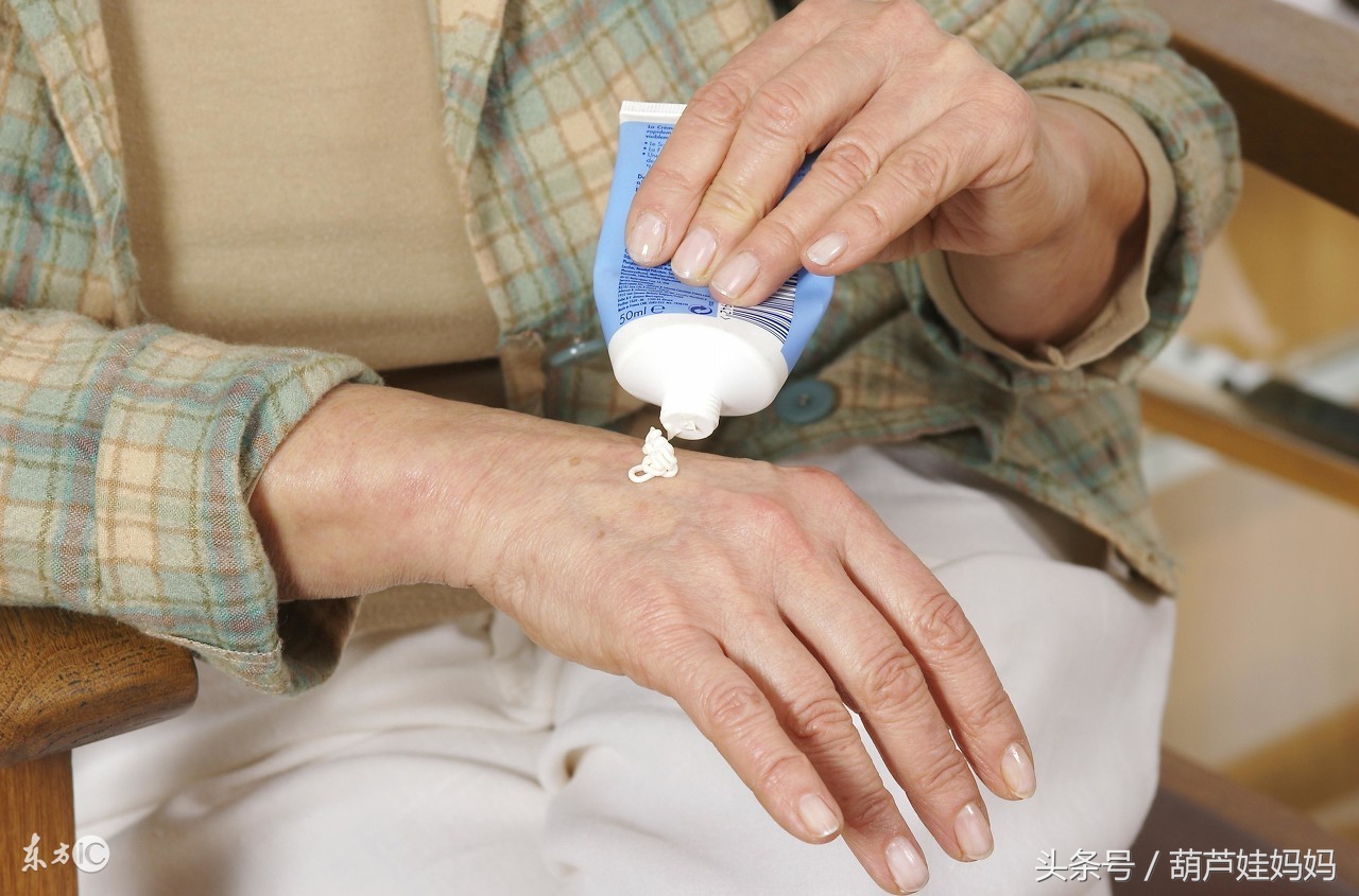 宝宝皮肤干燥怎么调理不长痘痘,宝宝皮肤干燥怎么防止过敏