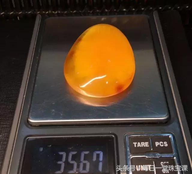 最好的蜜蜡是怎样的,300块钱可以买到什么品质的蜜蜡