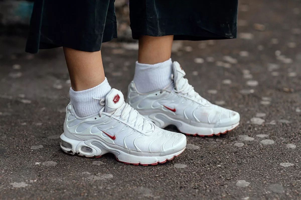 给你一份Sneaker趋势分析，让你在潮流的道路上越走越顺！