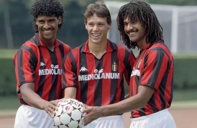 上帝召唤了一声，橙色的十四号灵巧转了个身，留下飞翔的传奇！