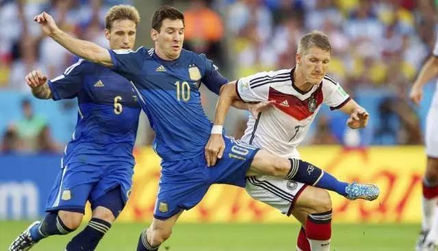 上帝召唤了一声，橙色的十四号灵巧转了个身，留下飞翔的传奇！