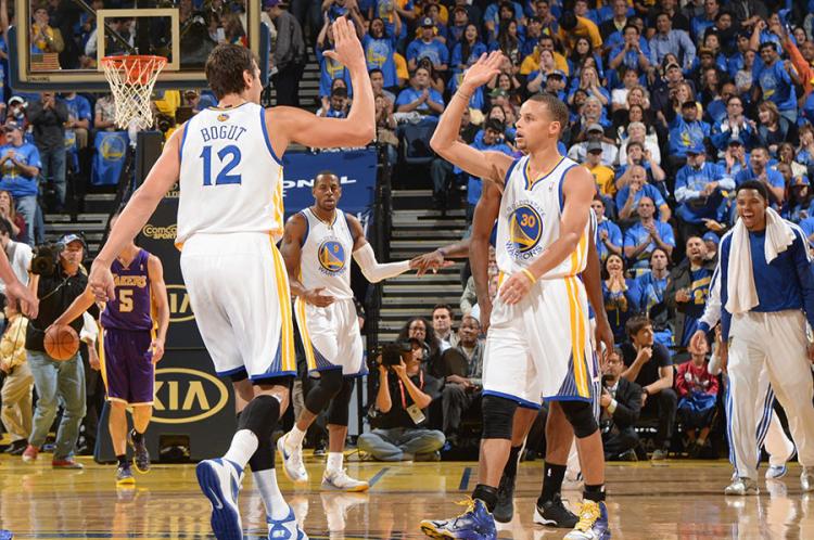 耐克为什么错过了库里,库里为什么不和耐克合作