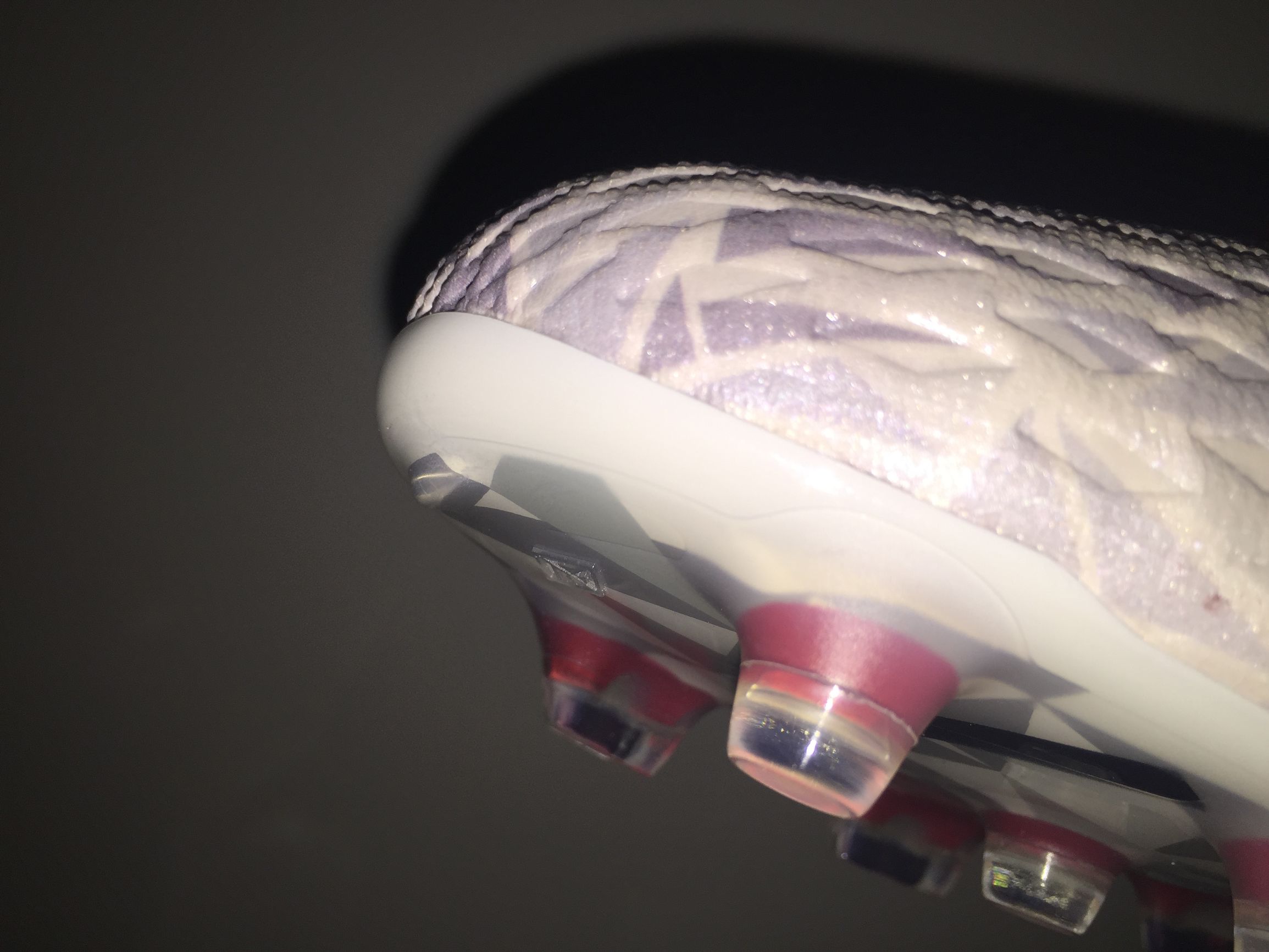 山寨足球鞋,安踏雄狮足球鞋郑智