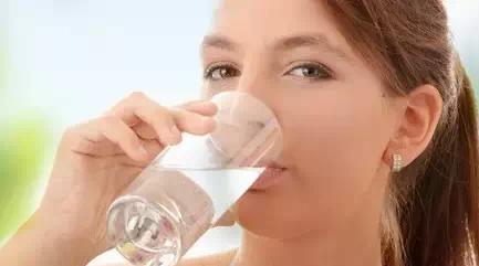 孕期之前会出现孕斑咋样护肤,孕期护肤预防斑