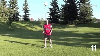 颠球12部位教学,颠球技巧100个