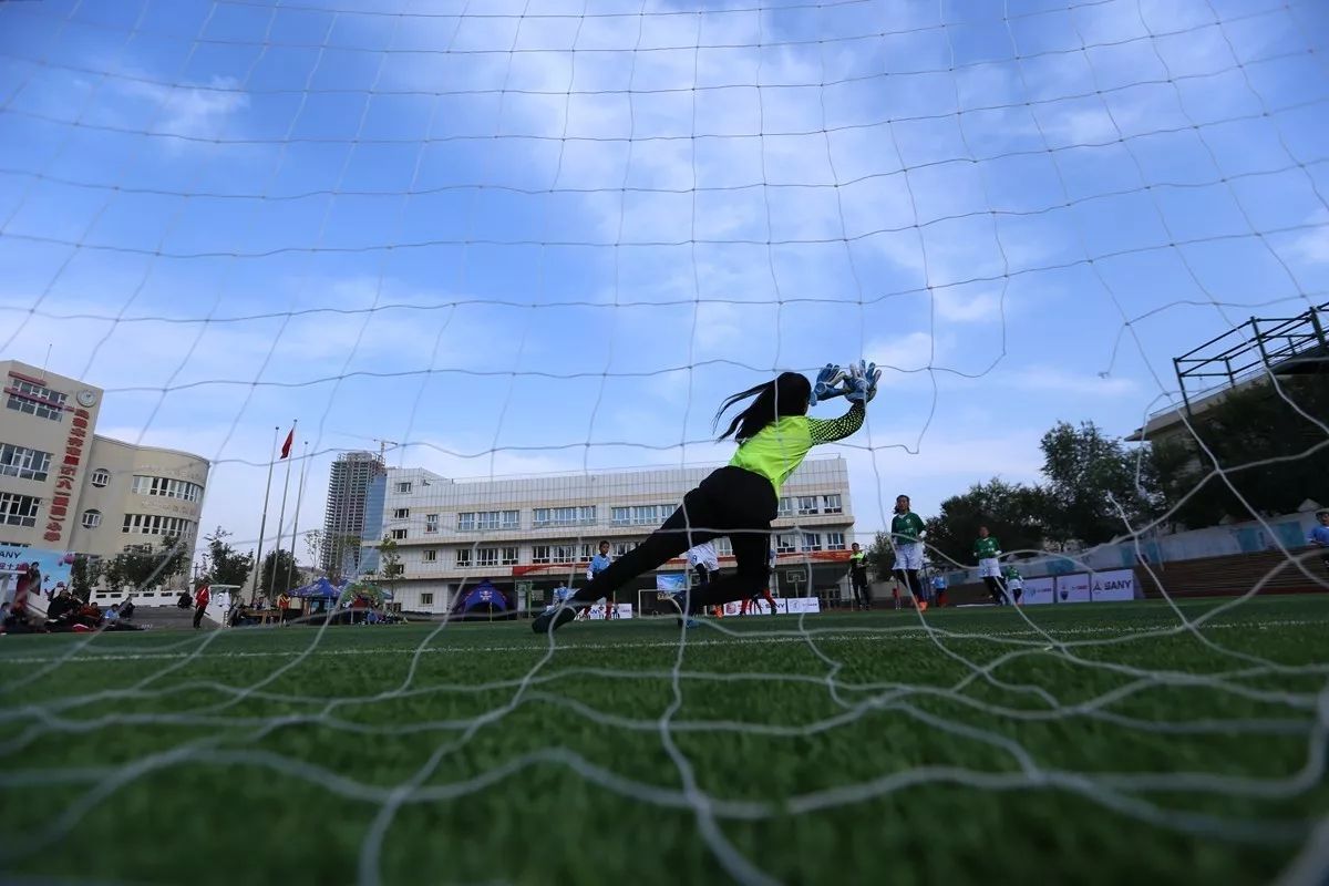 梅西贴地斩守门员,梅西点球攻破力瓦科维奇的球门