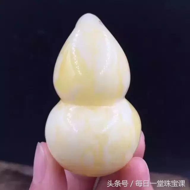 最好的蜜蜡是怎样的,300块钱可以买到什么品质的蜜蜡