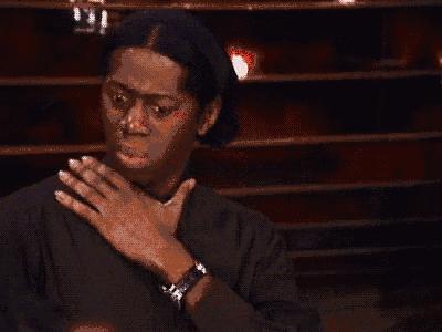 「超厚底洞洞鞋」太浮夸！Balenc*aga最新联名单品又引热议？！