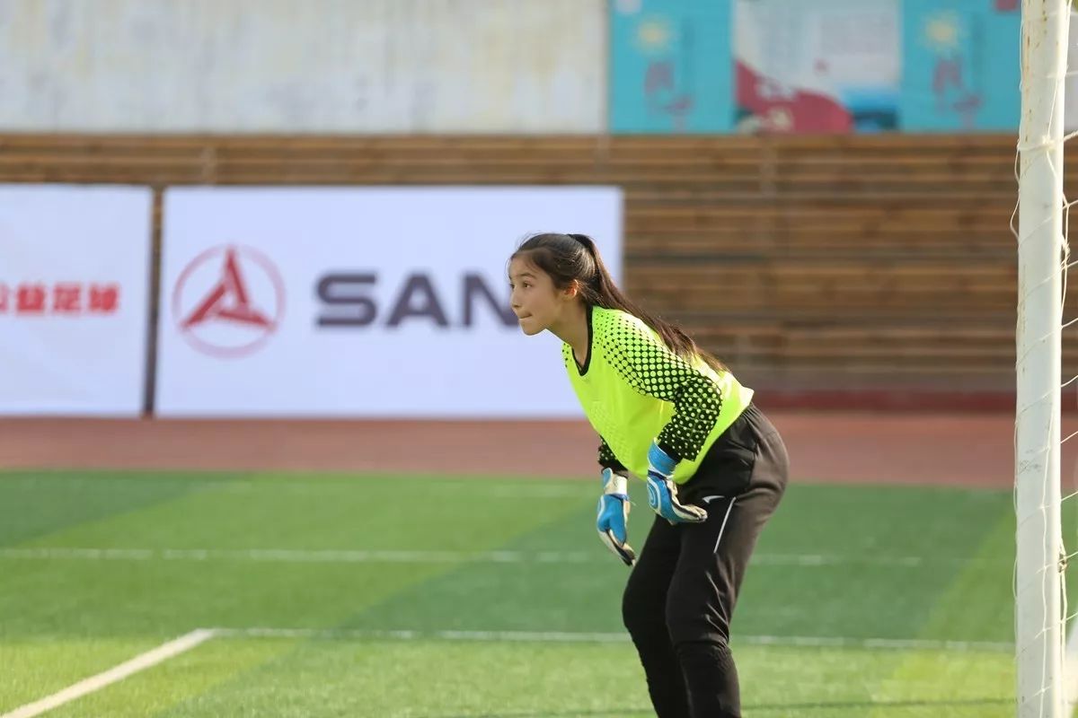 梅西贴地斩守门员,梅西点球攻破力瓦科维奇的球门