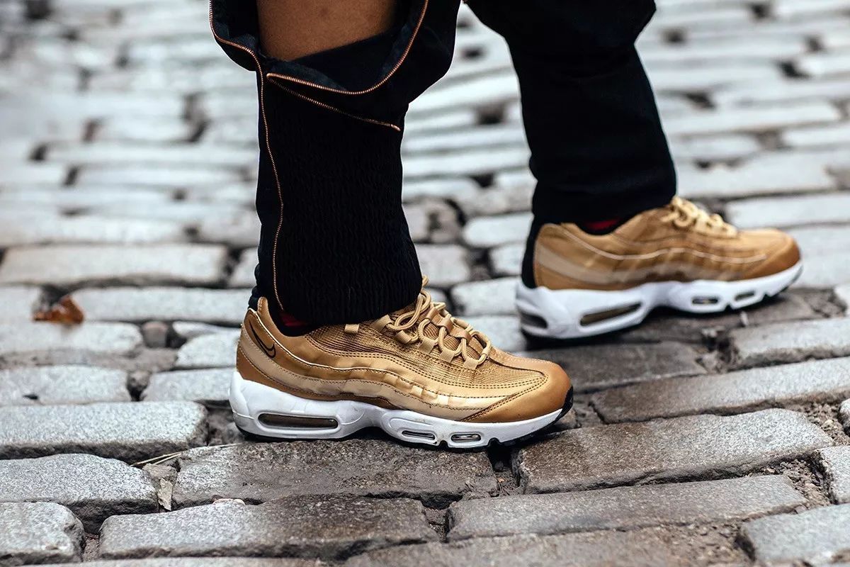 给你一份Sneaker趋势分析，让你在潮流的道路上越走越顺！