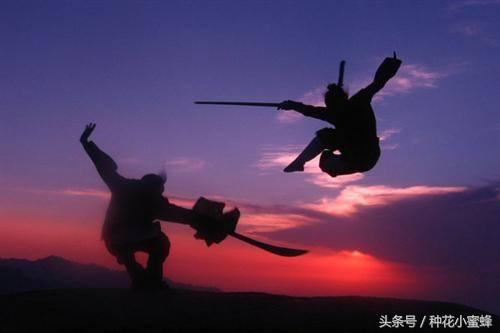 大陆摇滚若华山论剑：东窦唯西郑钧南许巍北汪峰中崔健，可否？