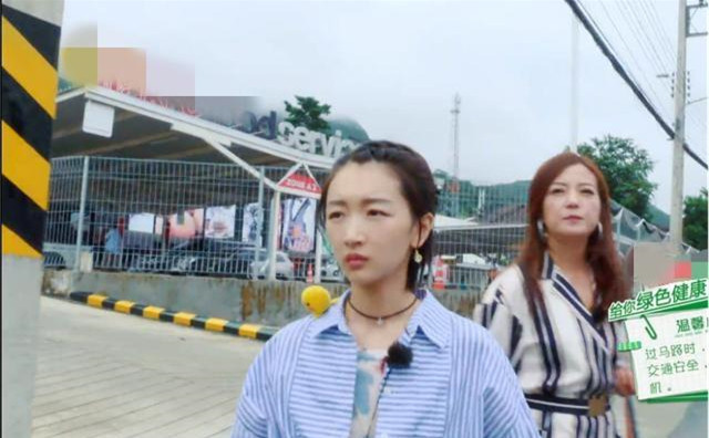 赵薇对比周冬雨,赵薇谈年龄不去操心