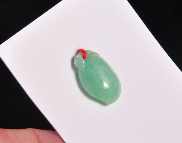 纯天然翡翠很难买到,天然翡翠玉佛没有证书