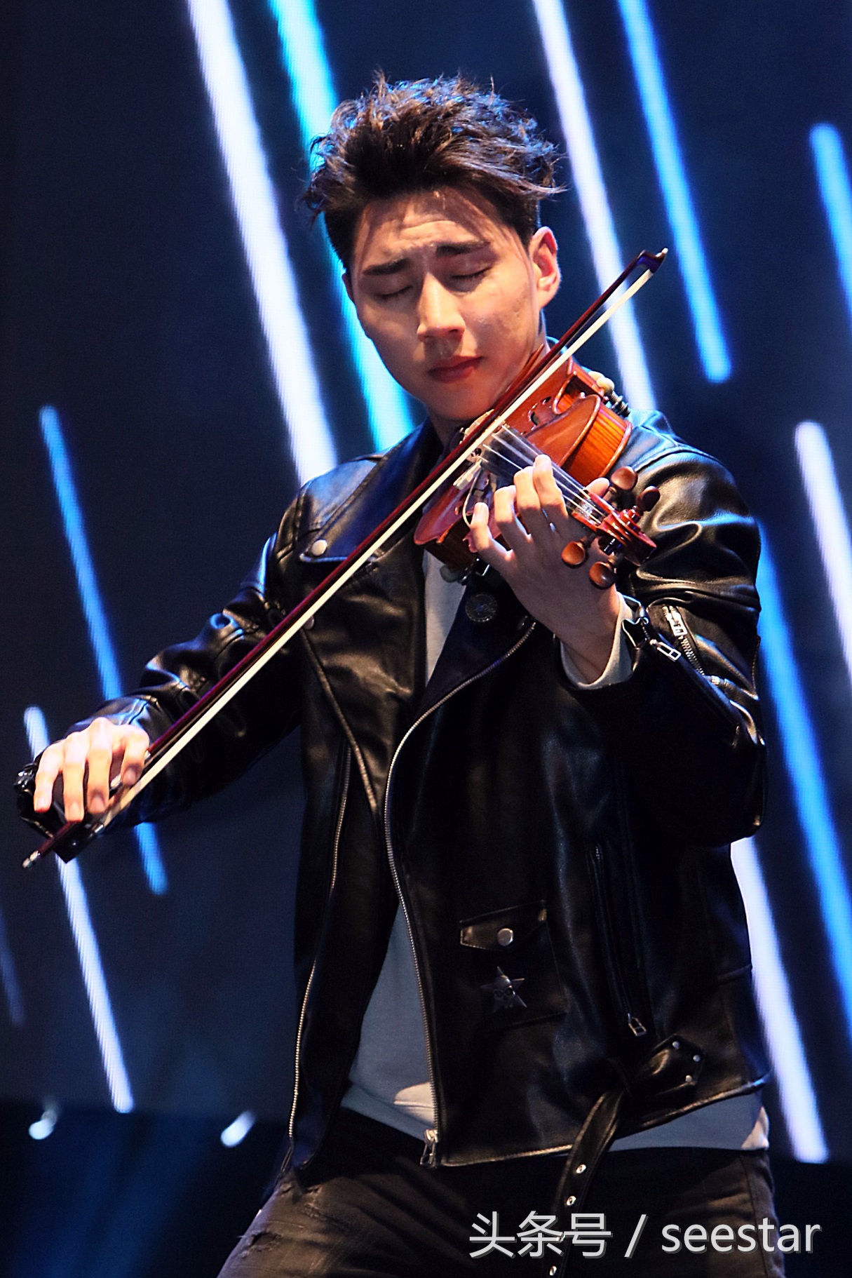 黄致列新闻当事人,黄致列拥抱歌迷