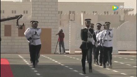 厉害了我的祖国！卡塔尔阅兵走中国正步，下口令必须用中文！