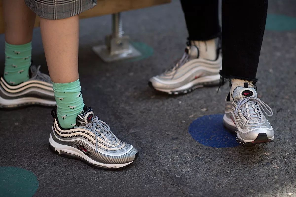 给你一份Sneaker趋势分析，让你在潮流的道路上越走越顺！