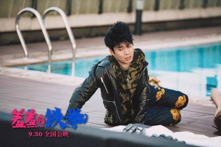 艾伦的女性角色,艾伦扮演女人