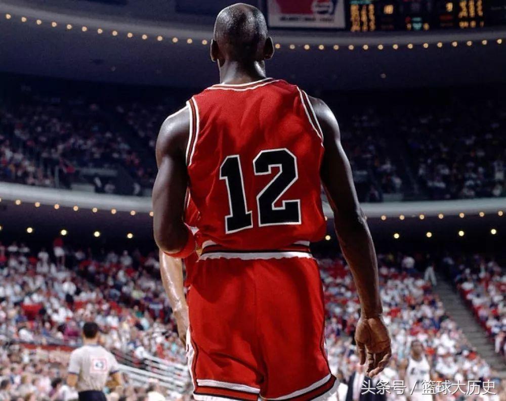 乔丹生涯穿过次数最多的球鞋,乔丹单场49分15篮板