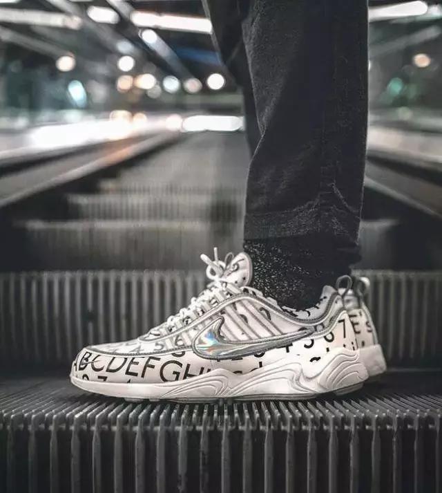 大衣搭配球鞋,一件大衣搭配一双球鞋时髦到爆了