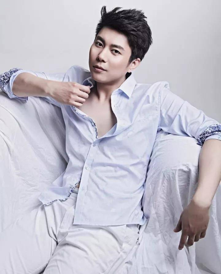 艾伦的女性角色,艾伦扮演女人