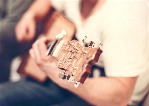 改善耸肩驼背瑜伽10分钟,纠正耸肩练哪里肌肉