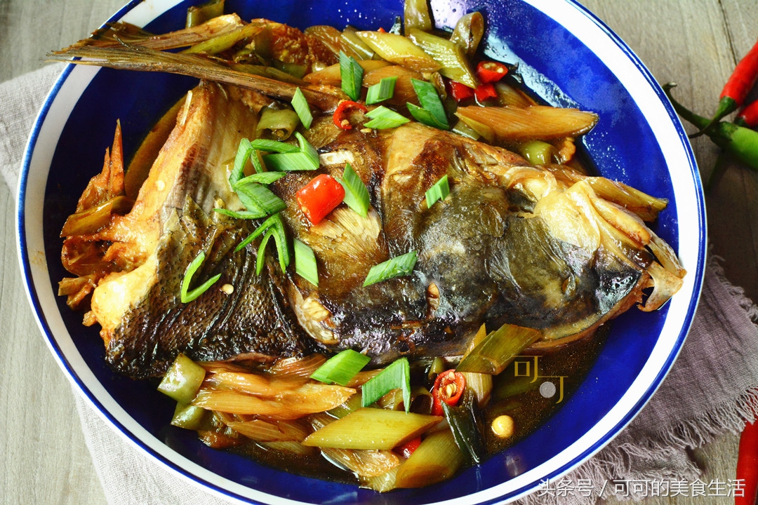 天冷吃个香辣干锅鱼头，包你吃得额头冒汗，满屋飘香真带劲！