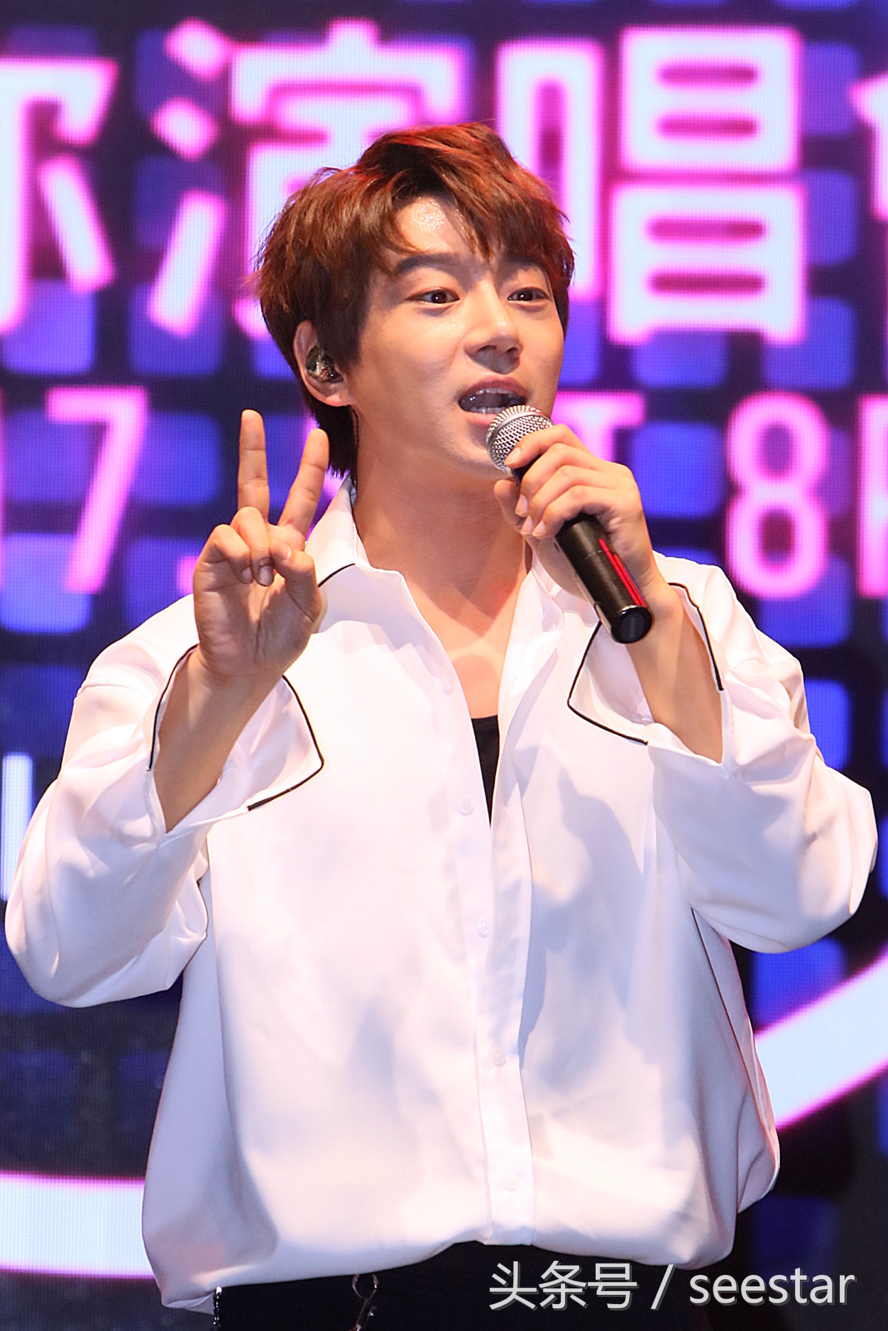 黄致列新闻当事人,黄致列拥抱歌迷