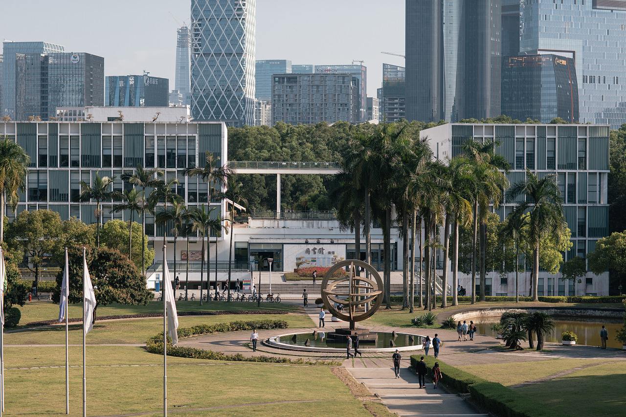 只因在人群里多看了你一眼风景,只因为在人群中多看了你一眼男生
