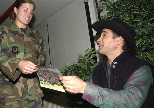 改善耸肩驼背瑜伽10分钟,纠正耸肩练哪里肌肉