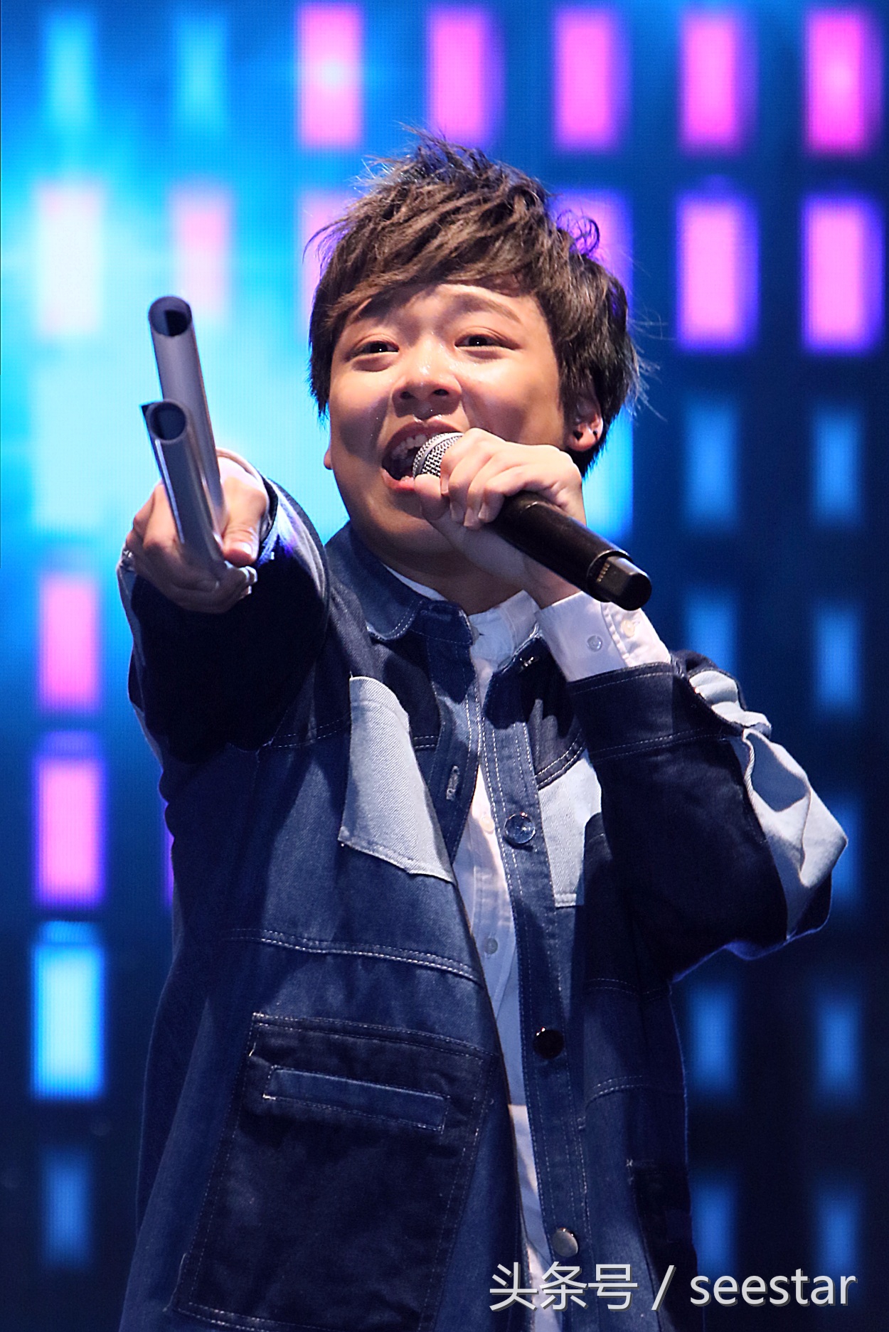 黄致列新闻当事人,黄致列拥抱歌迷