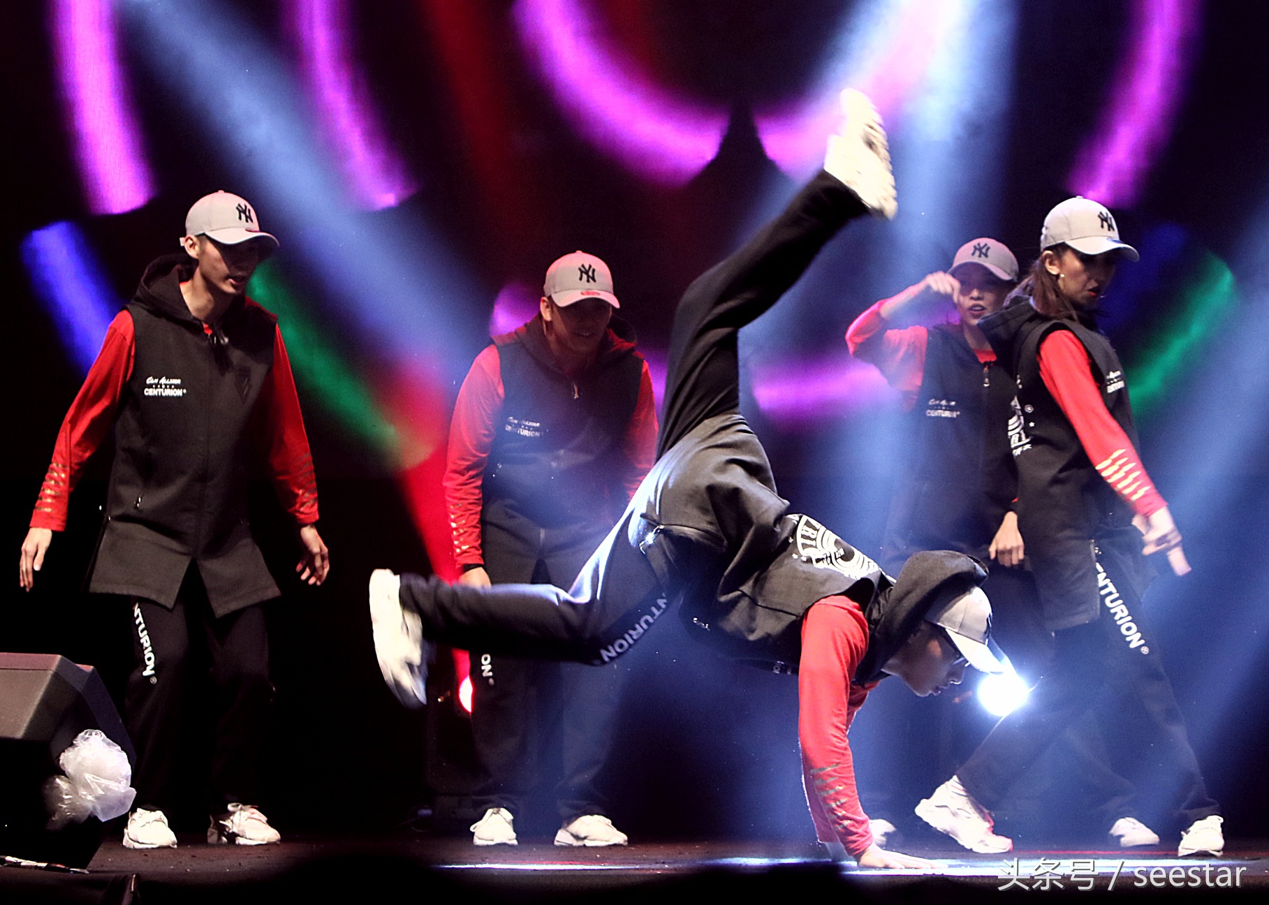 黄致列新闻当事人,黄致列拥抱歌迷