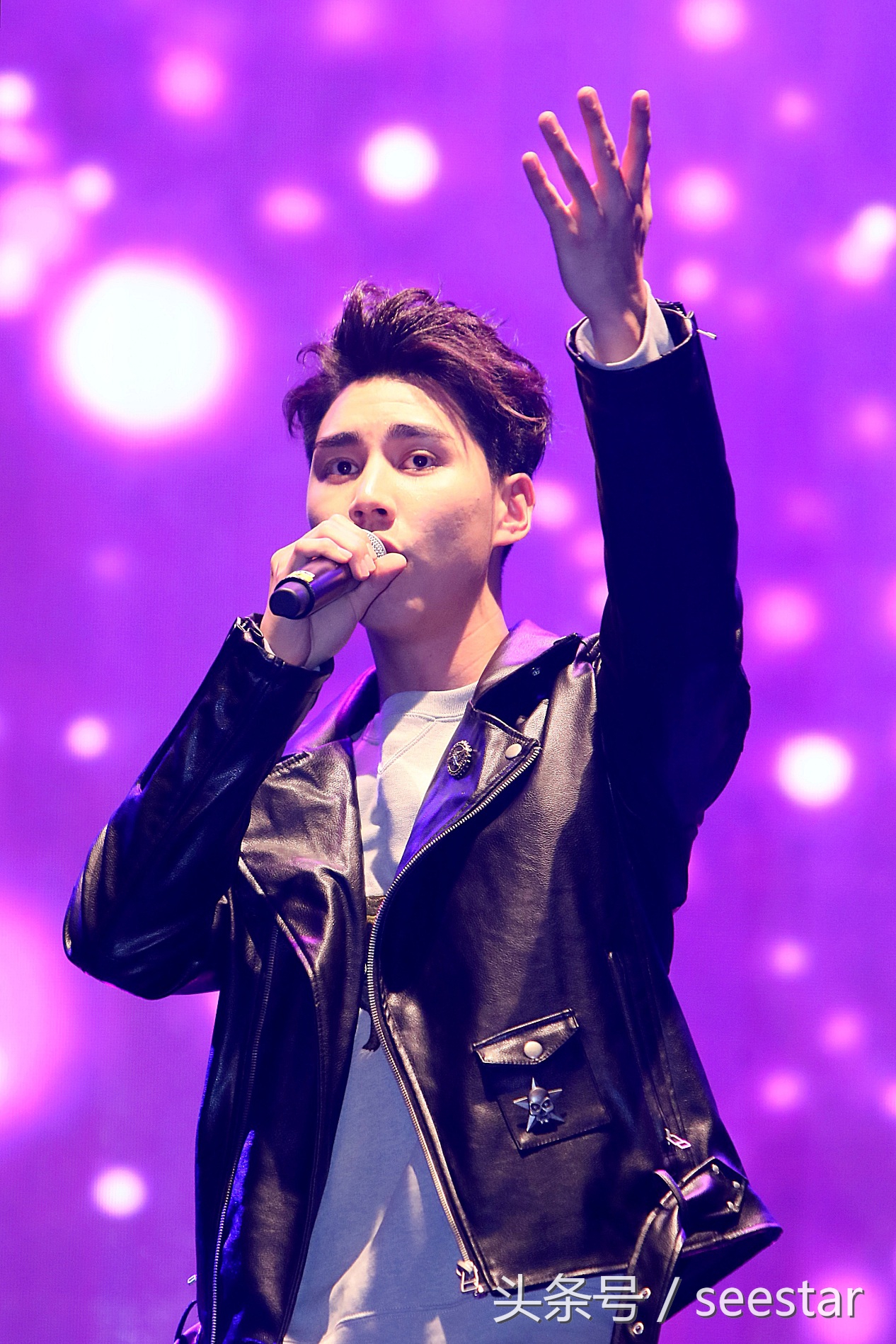 黄致列新闻当事人,黄致列拥抱歌迷