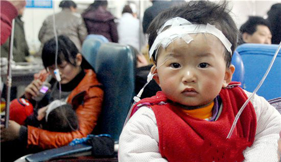 宝宝反复发烧还咳嗽用输液么,婴儿感冒咳嗽反复发烧要输液吗