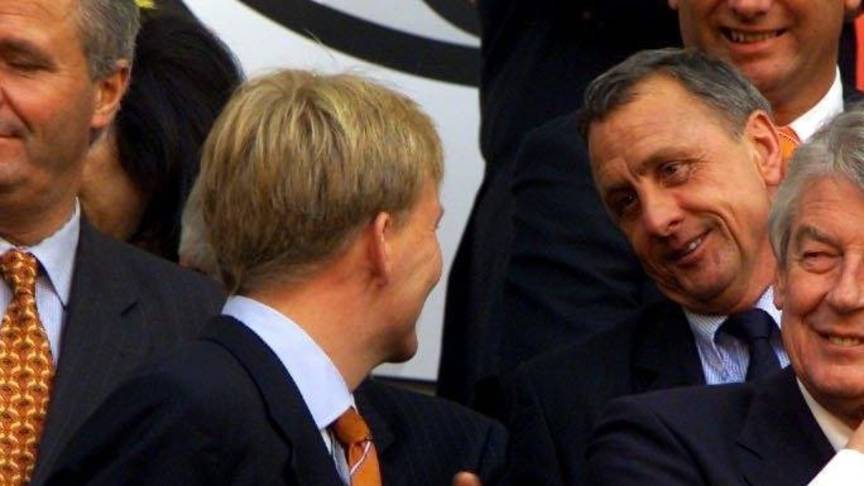 荷兰飞人克鲁伊夫去世新闻,荷兰足球克鲁伊夫和莫德里奇