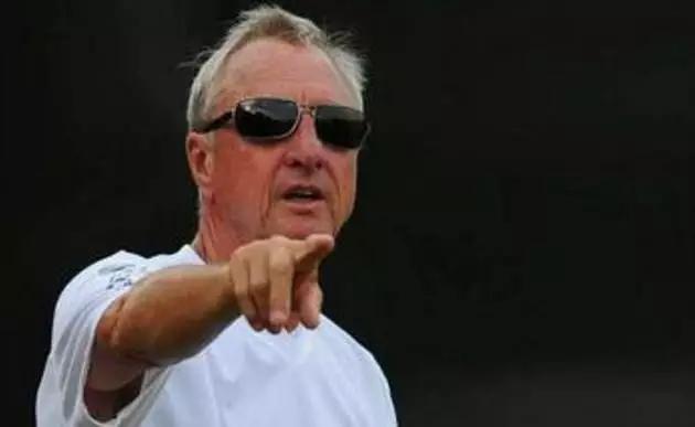 上帝召唤了一声，橙色的十四号灵巧转了个身，留下飞翔的传奇！