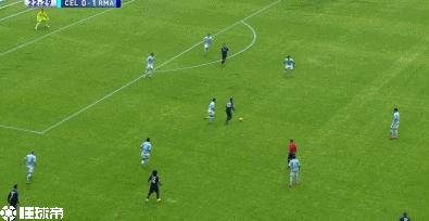 骂达尼洛是水货不公平，他的进化模板是右路第一天尊麦孔！